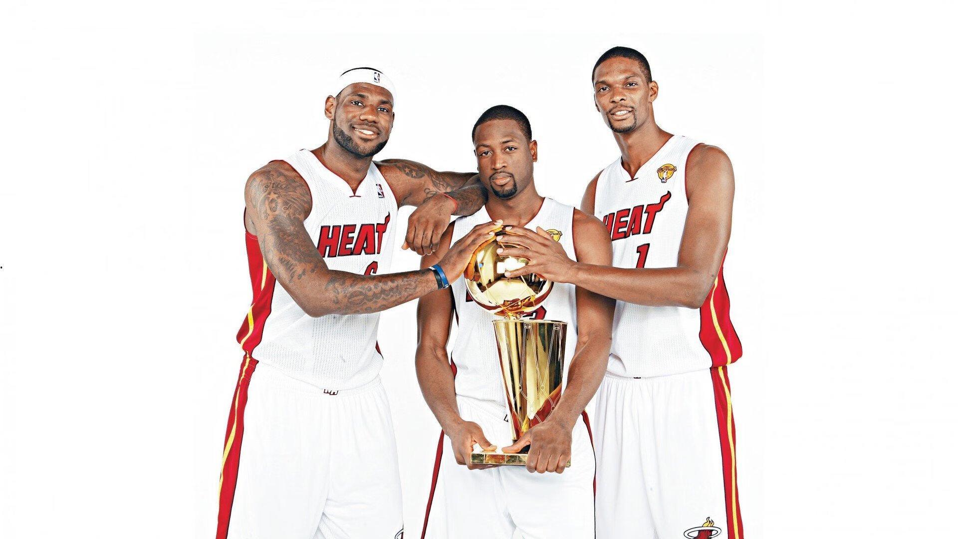 穆霍娃化身hotshot制造机！WTA热晒其对阵莱巴金娜的传奇回球点燃网坛