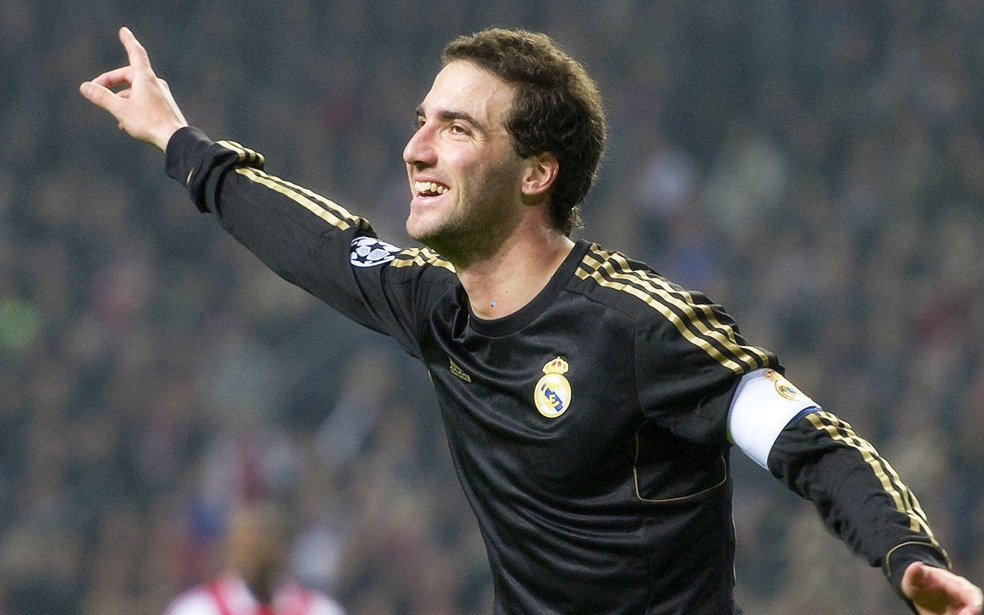 足球彩票_恐怖弹跳撕裂防线！蔡恩低位单打旱地拔葱隔扣克拉克斯顿，史诗级一幕引爆NBA